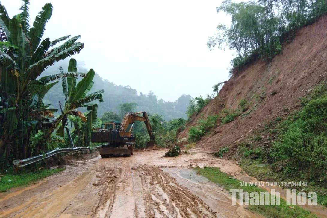 Khẩn trương khắc phục sạt lở trên các tuyến quốc lộ&nbsp;