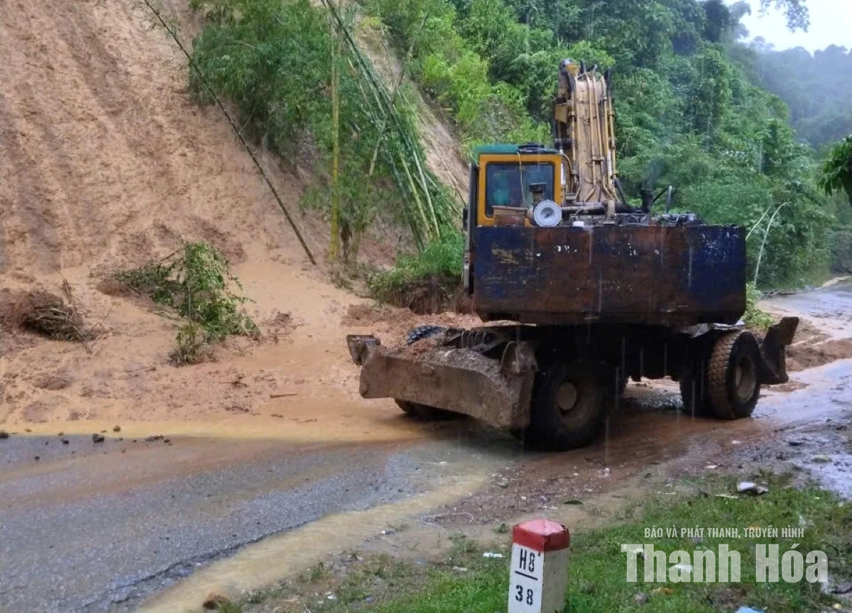 Khẩn trương khắc phục sạt lở trên các tuyến quốc lộ&nbsp;