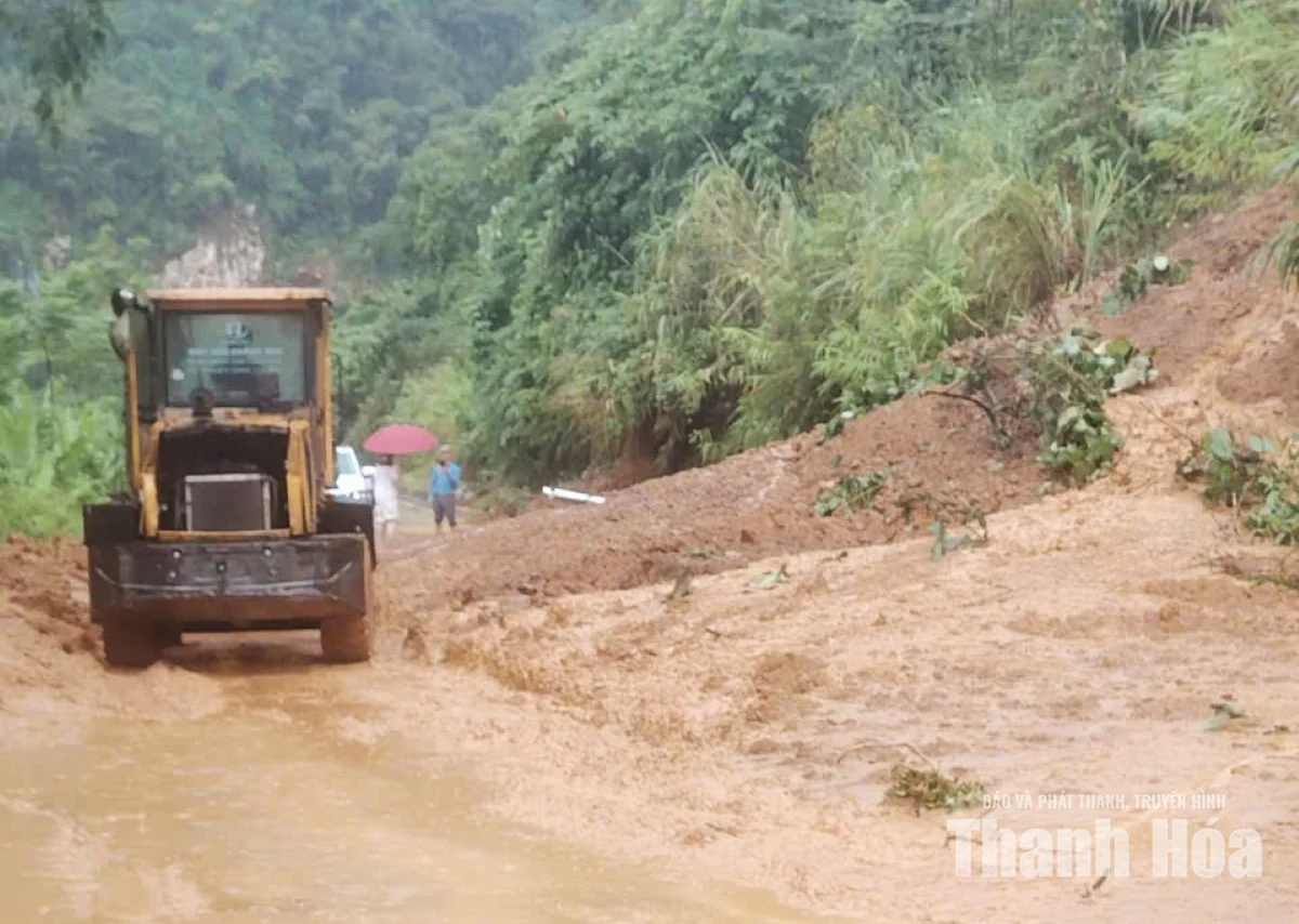 Khẩn trương khắc phục sạt lở trên các tuyến quốc lộ&nbsp;