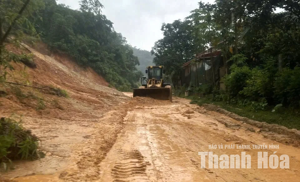 Khẩn trương khắc phục sạt lở trên các tuyến quốc lộ&nbsp;