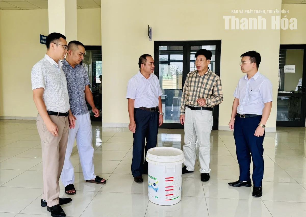 Kiểm tra công tác đáp ứng phòng, chống dịch bệnh sau mưa lũ tại xã Hà Trung