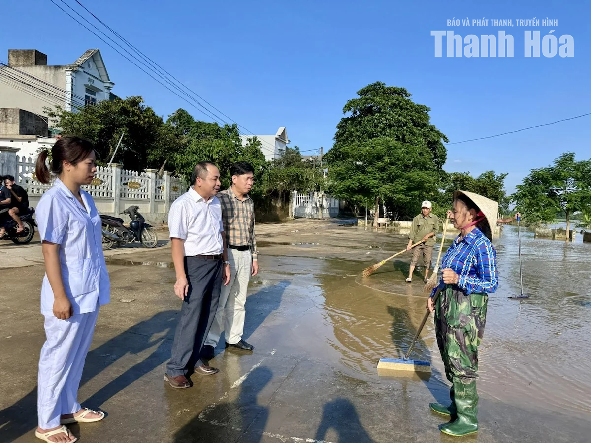 Kiểm tra công tác đáp ứng phòng, chống dịch bệnh sau mưa lũ tại xã Hà Trung