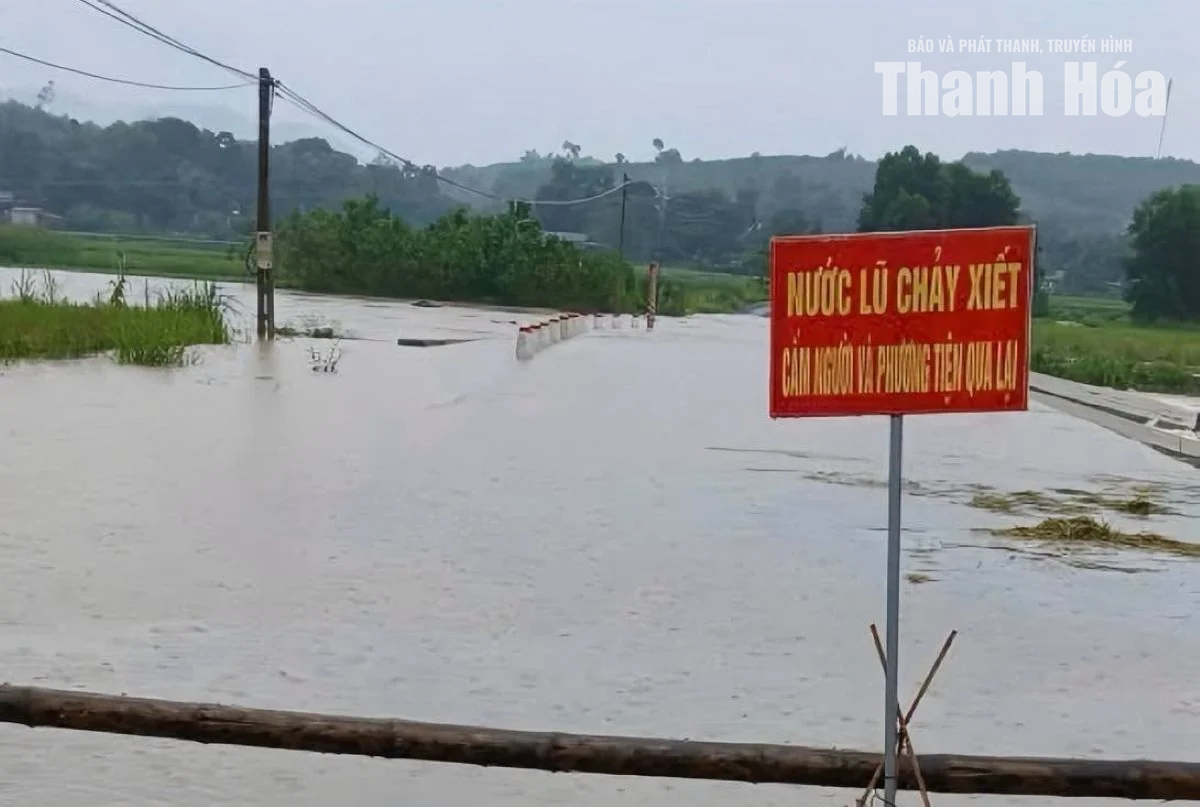 Nhiều ngầm tràn nước dâng cao gây chia cắt