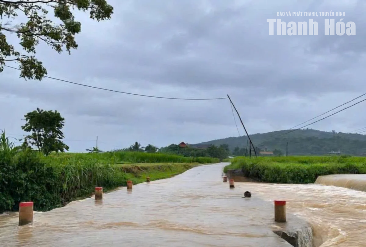 Nhiều ngầm tràn nước dâng cao gây chia cắt