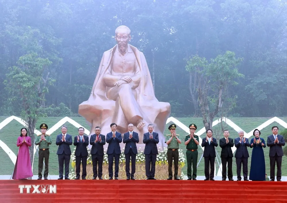 Tổng Bí thư, Chủ tịch nước dự Lễ kỷ niệm 72 năm Ngày Bác Hồ về thăm Đền Hùng và khánh thành Tượng đài “Bác Hồ với ngày hội non sông”