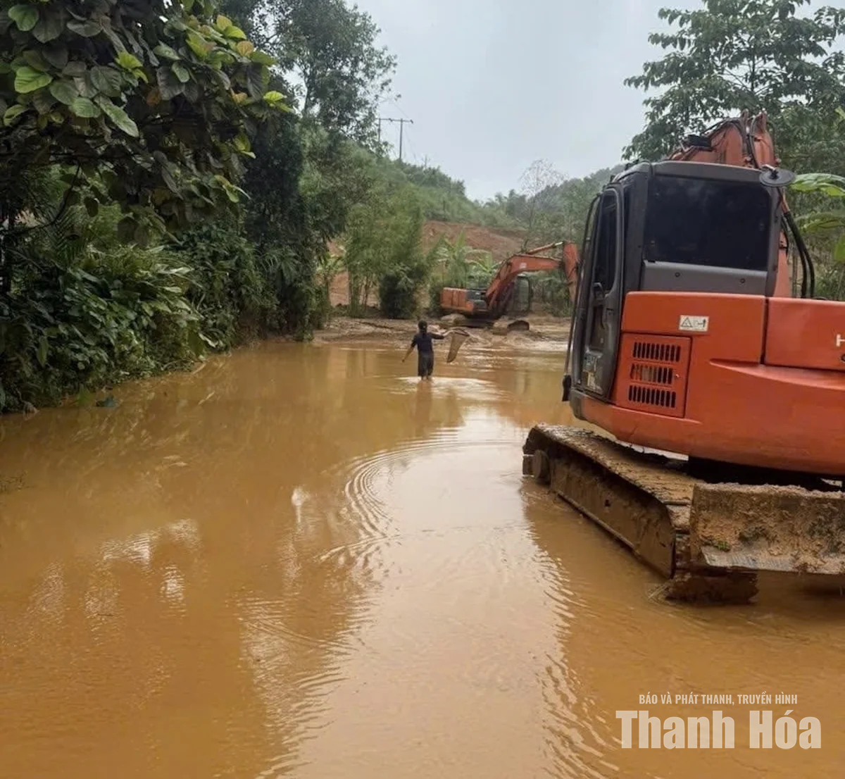 Vẫn chưa thể thông xe Quốc lộ 16 đoạn qua xã Yên Khương