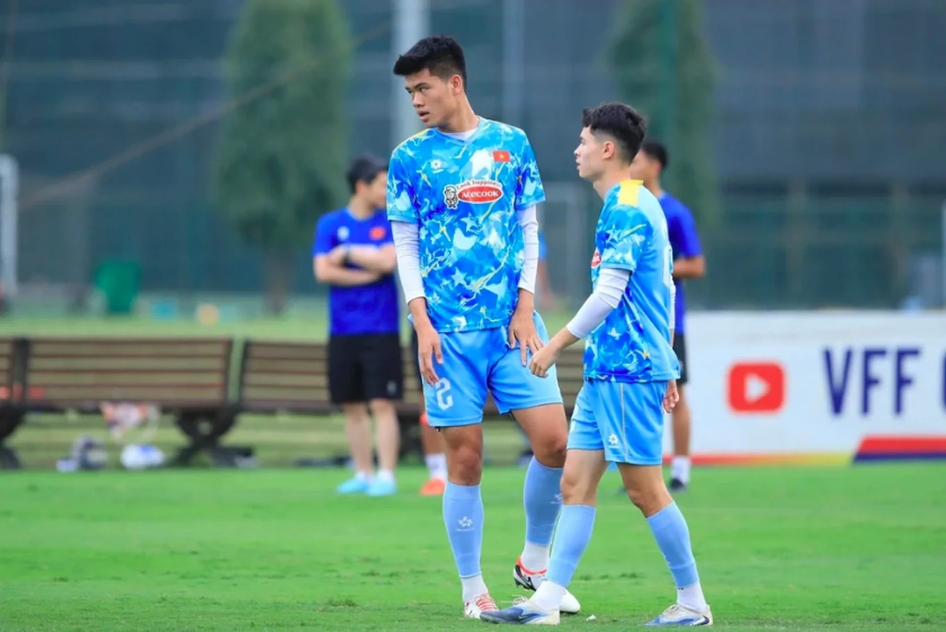 VĐV Lê Thanh Thúy và trung vệ U23 Đinh Quang Kiệt sẽ cầm cờ cho đoàn thể thao Việt Nam tại Asiad 20