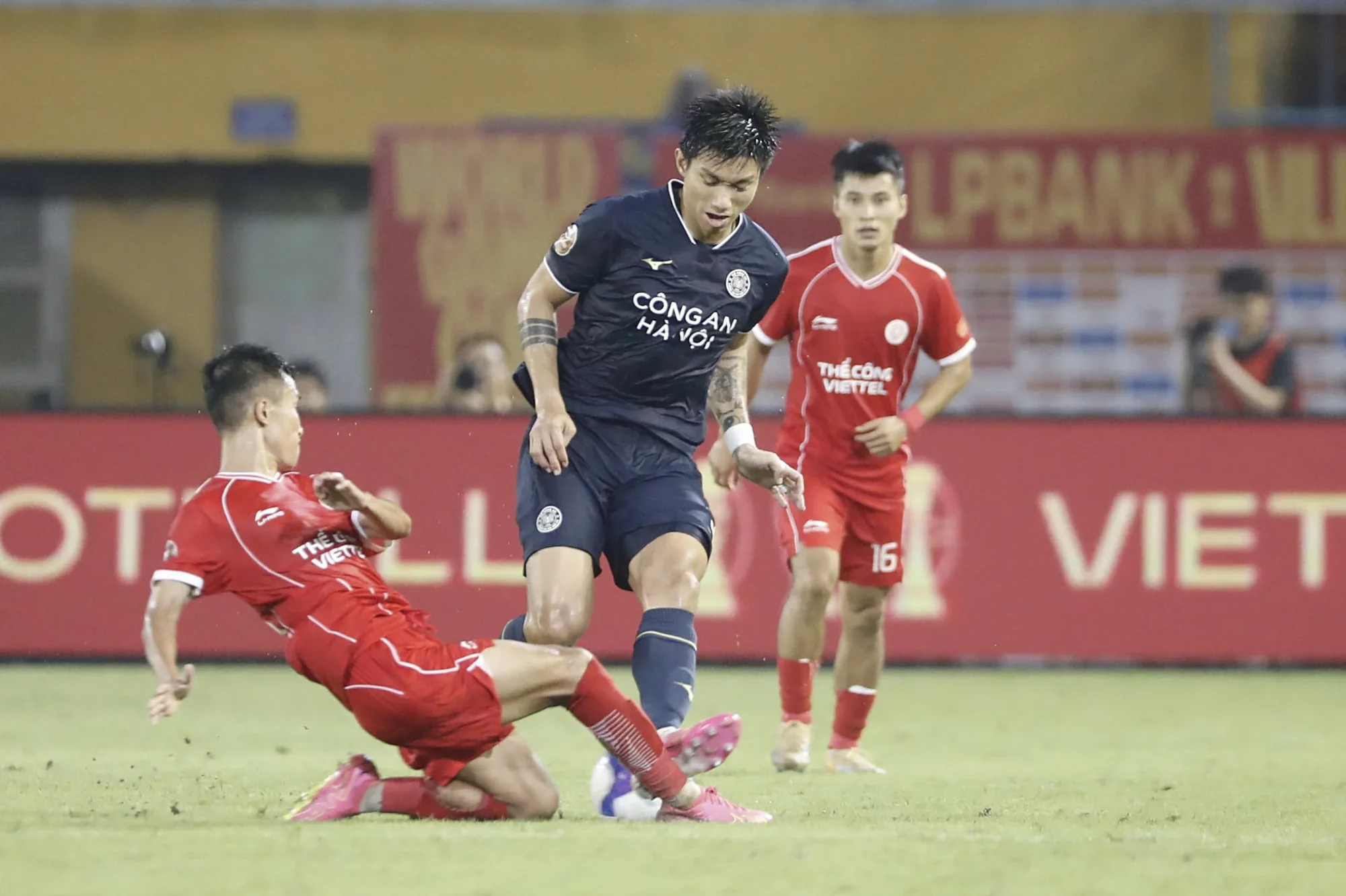 U23 Việt Nam hướng tới chiến thắng trận ra quân Asiad 20; Công nghệ VAR bị chỉ trích sau bàn thua “oan” của Man Utd