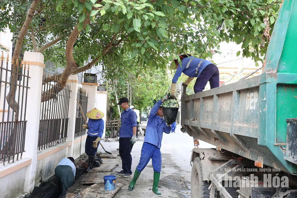 Khơi thông dòng chảy đô thị: Không chỉ là chuyện nạo vét