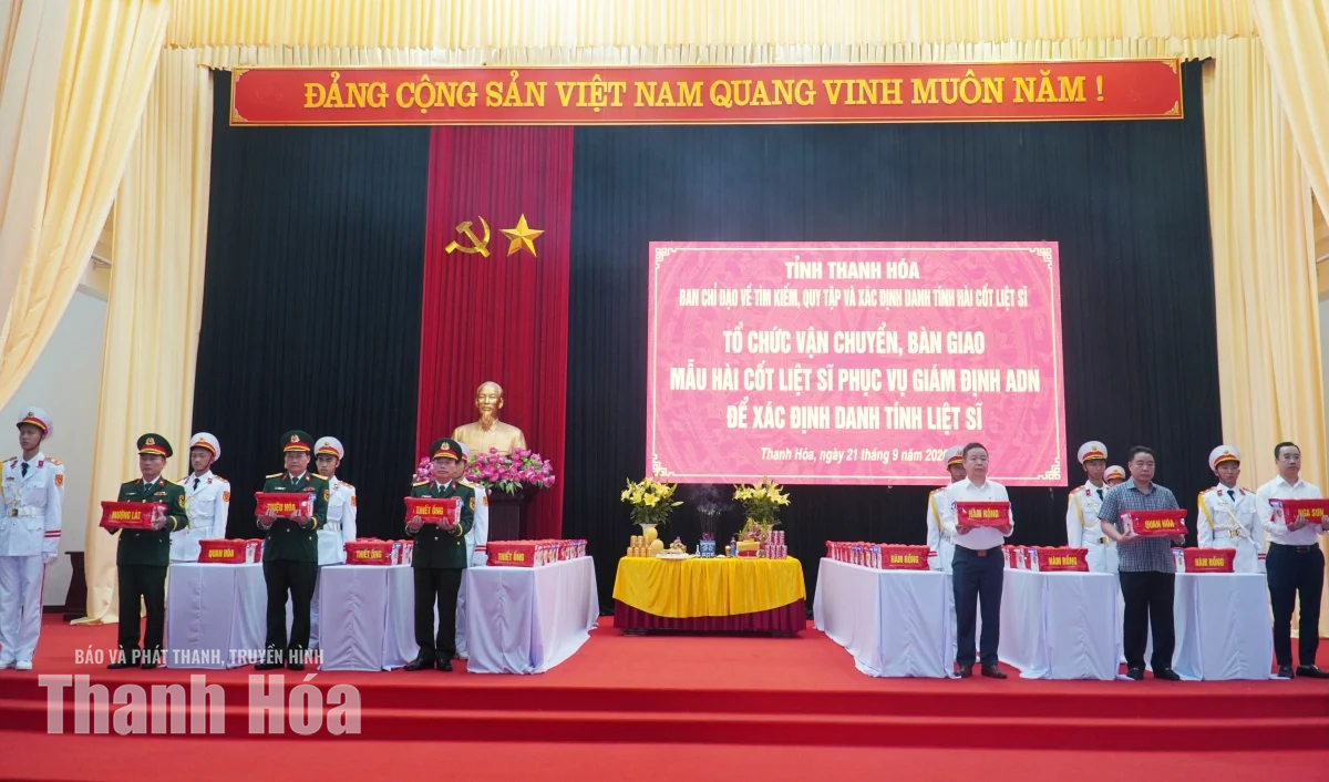 Bàn giao 2.150 mẫu hài cốt liệt sĩ phục vụ giám định ADN
