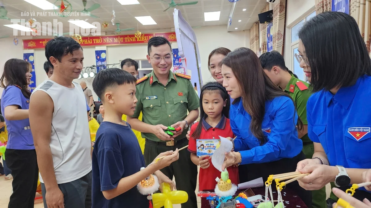Rộn ràng không khí Trung thu tại Bệnh viện Nhi Thanh Hóa