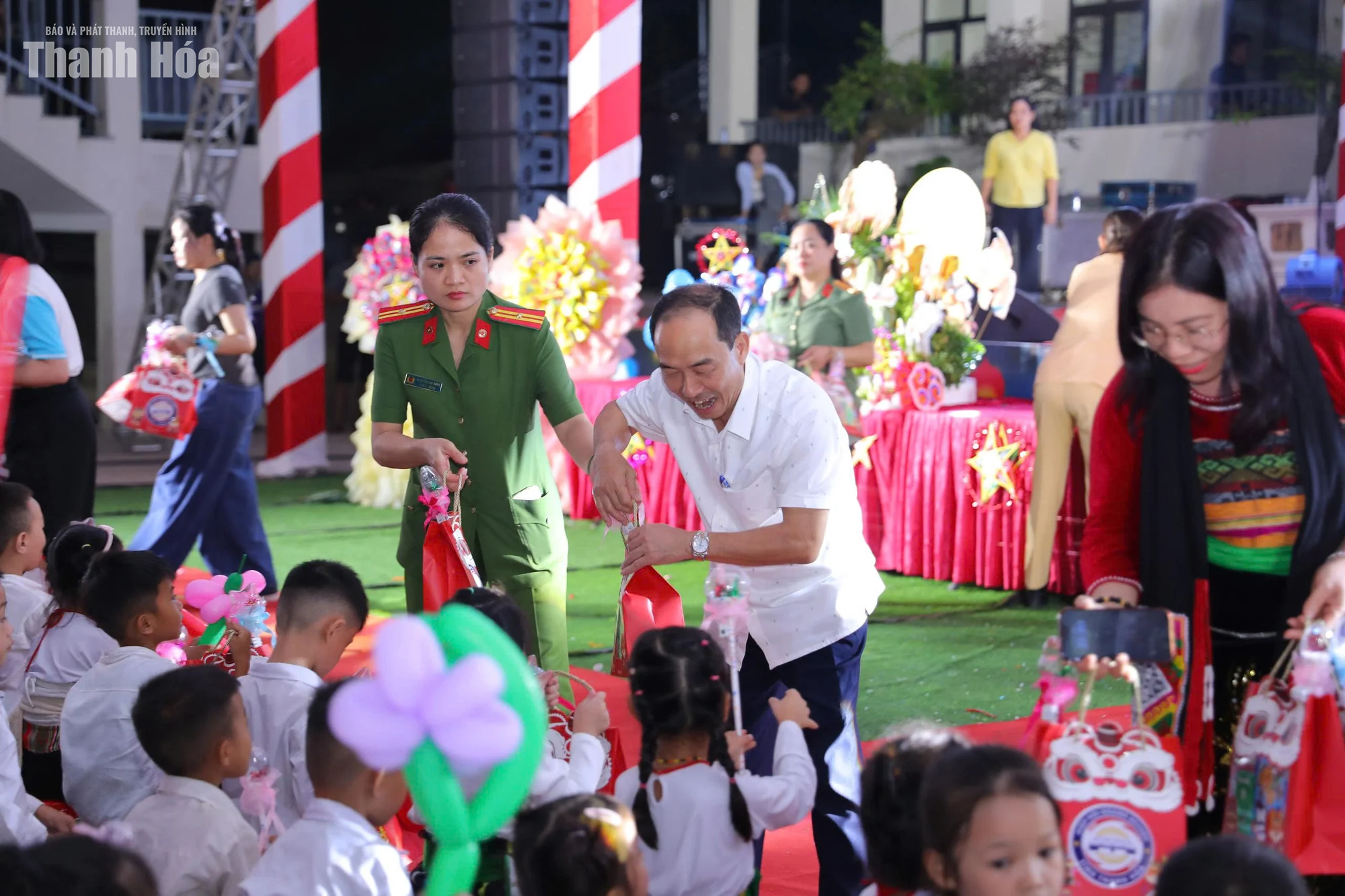 Rộn ràng “Trung thu cho em - Đêm hội trăng rằm” tại xã biên giới Yên Khương