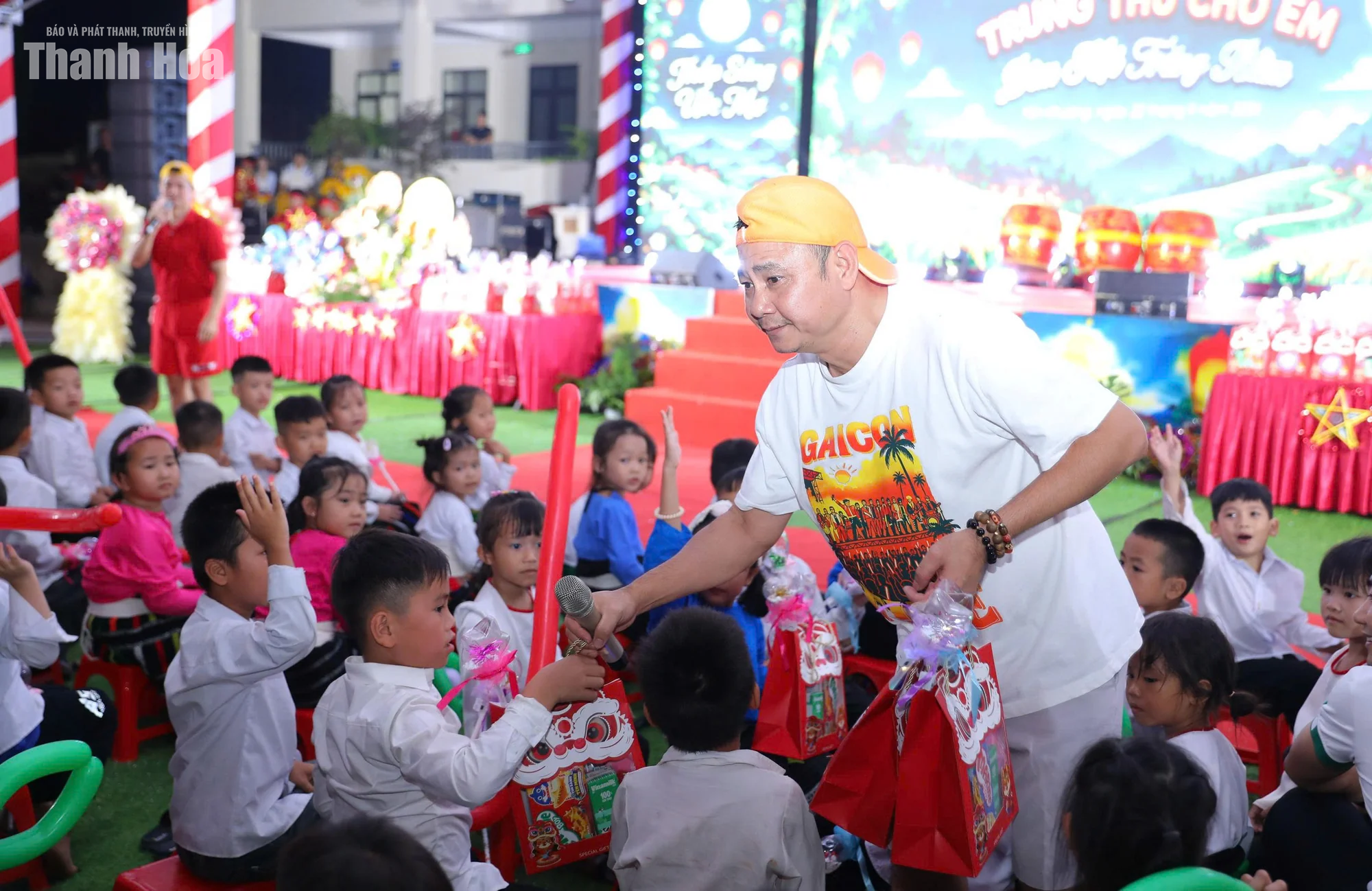Rộn ràng “Trung thu cho em - Đêm hội trăng rằm” tại xã biên giới Yên Khương