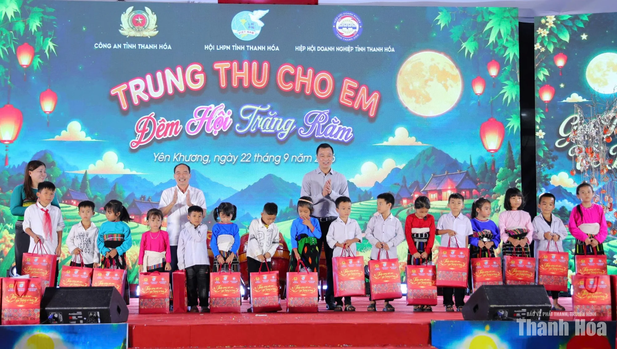 Rộn ràng “Trung thu cho em - Đêm hội trăng rằm” tại xã biên giới Yên Khương