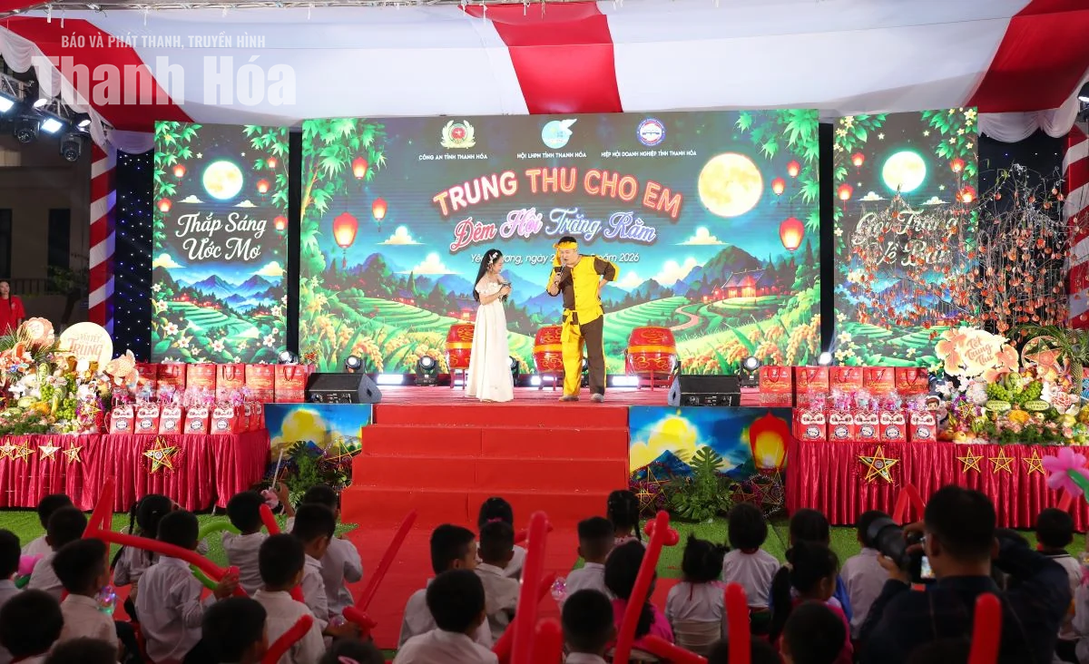 Mang tiếng cười và sự quan tâm, sẻ chia đến với trẻ em nơi biên giới Yên Khương