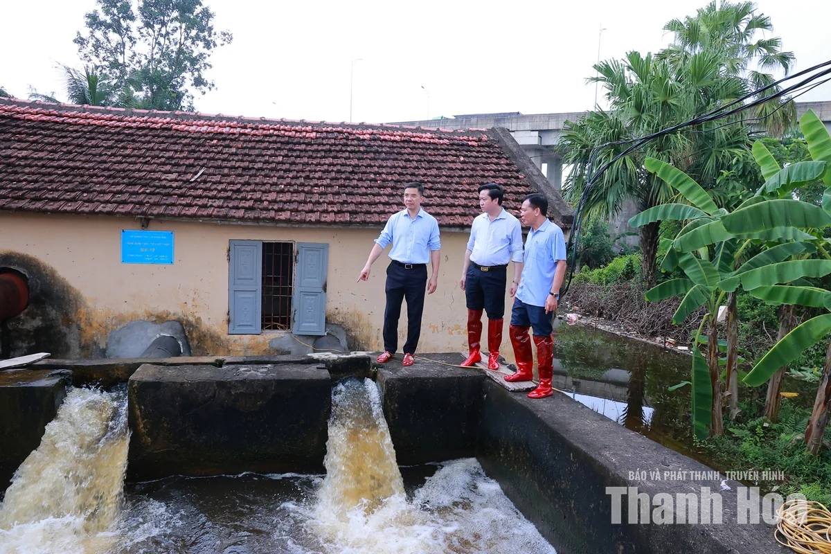 Nhanh chóng khắc phục tình trạng ngập lụt để học sinh sớm trở lại lớp học