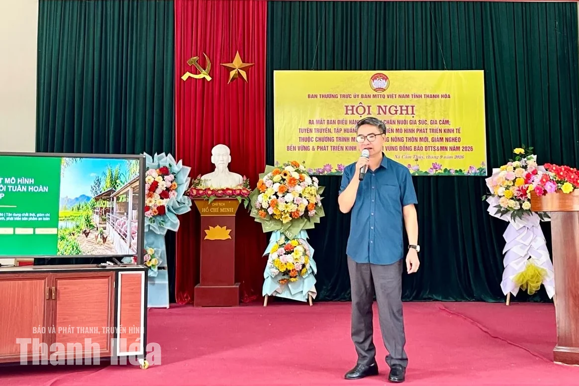 Tập huấn truyền thông XDNTM gắn với phát triển mô hình chăn nuôi