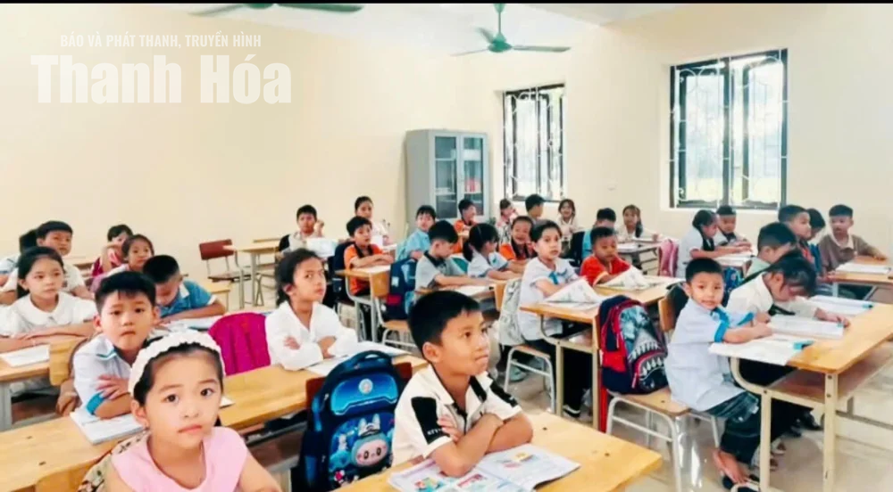 Học sinh Đồng Tiến trở lại học tập