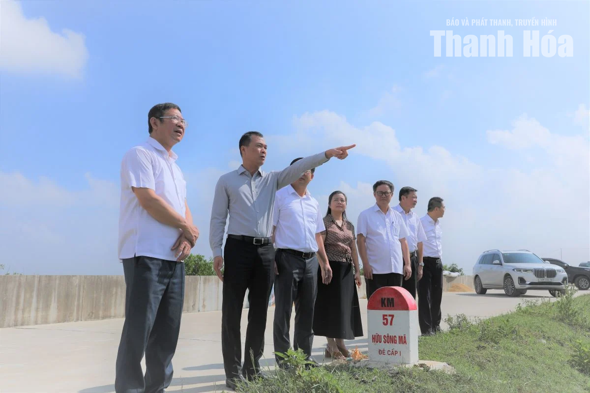 Chủ tịch UBND tỉnh Tô Anh Dũng kiểm tra, chỉ đạo công tác xây dựng cảnh quan, bảo vệ môi trường tại phường Sầm Sơn