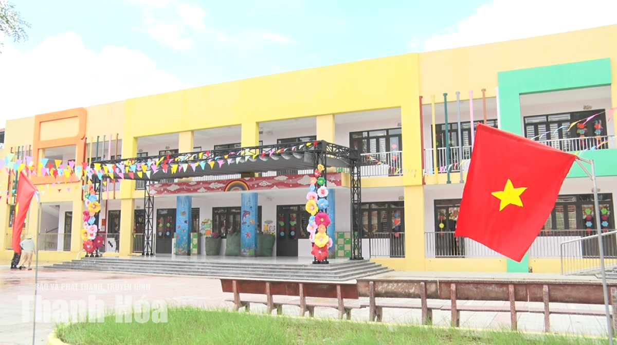 Cơ bản hoàn thành vệ sinh môi trường tại các trường học trên địa bàn xã Đồng Tiến