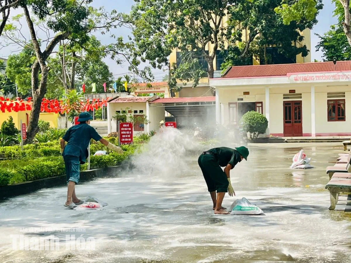 Cơ bản hoàn thành vệ sinh môi trường tại các trường học trên địa bàn xã Đồng Tiến