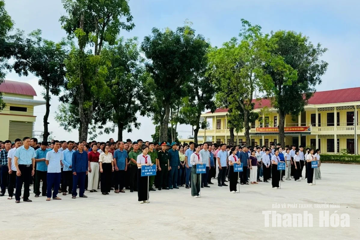 Xã Tây Đô ra quân vệ sinh môi trường, khơi thông hệ thống tiêu thoát nước