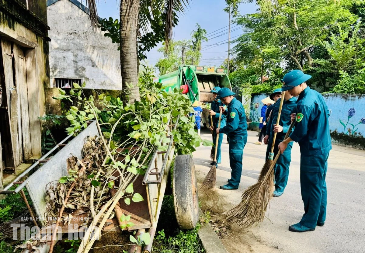 Xã Tây Đô ra quân vệ sinh môi trường, khơi thông hệ thống tiêu thoát nước