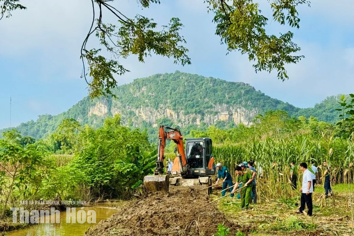 Xã Tây Đô ra quân vệ sinh môi trường, khơi thông hệ thống tiêu thoát nước