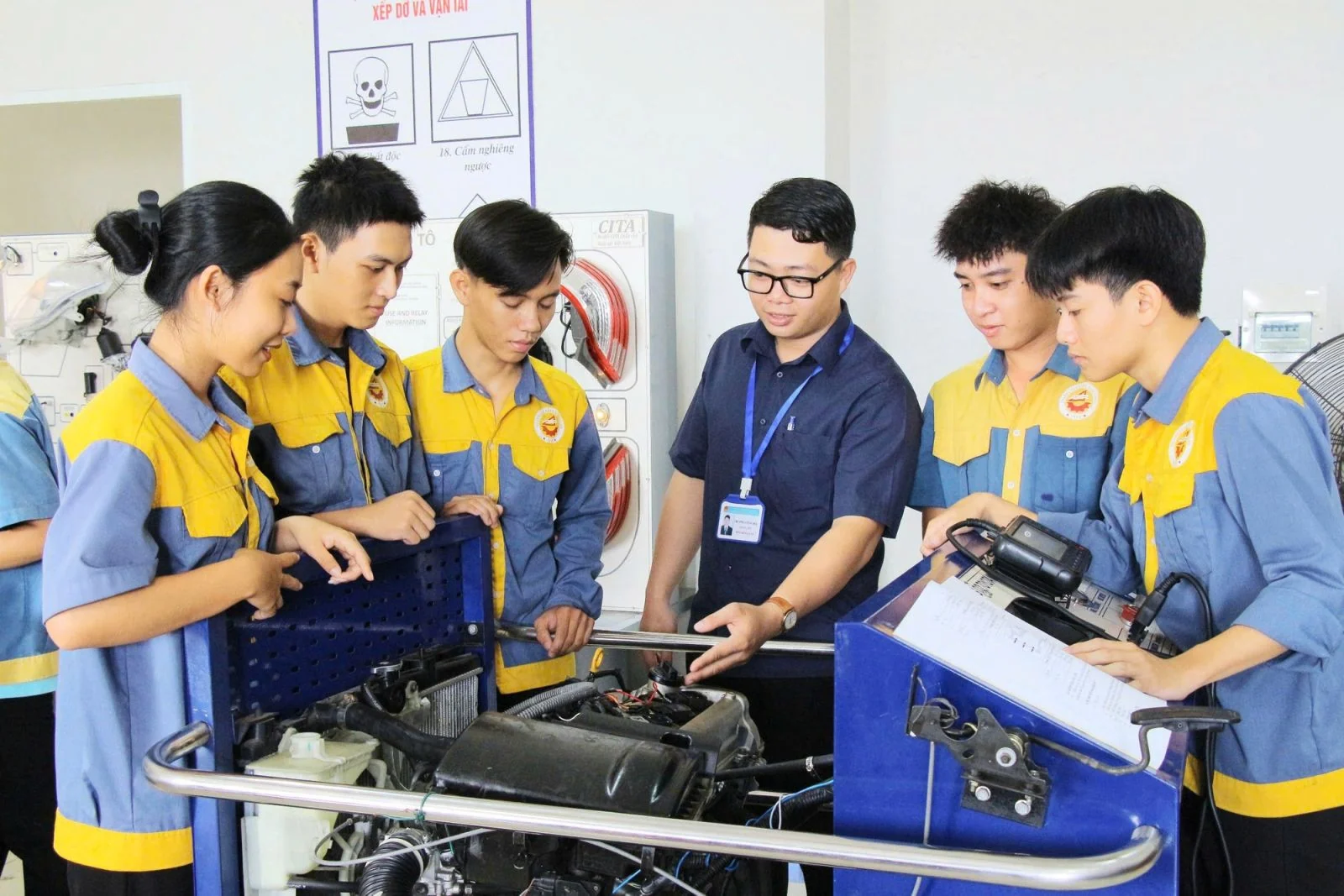 Hướng dẫn xác định cơ sở giáo dục nghề nghiệp công lập thuộc lĩnh vực đặc thù phục vụ sắp xếp, tổ chức lại
