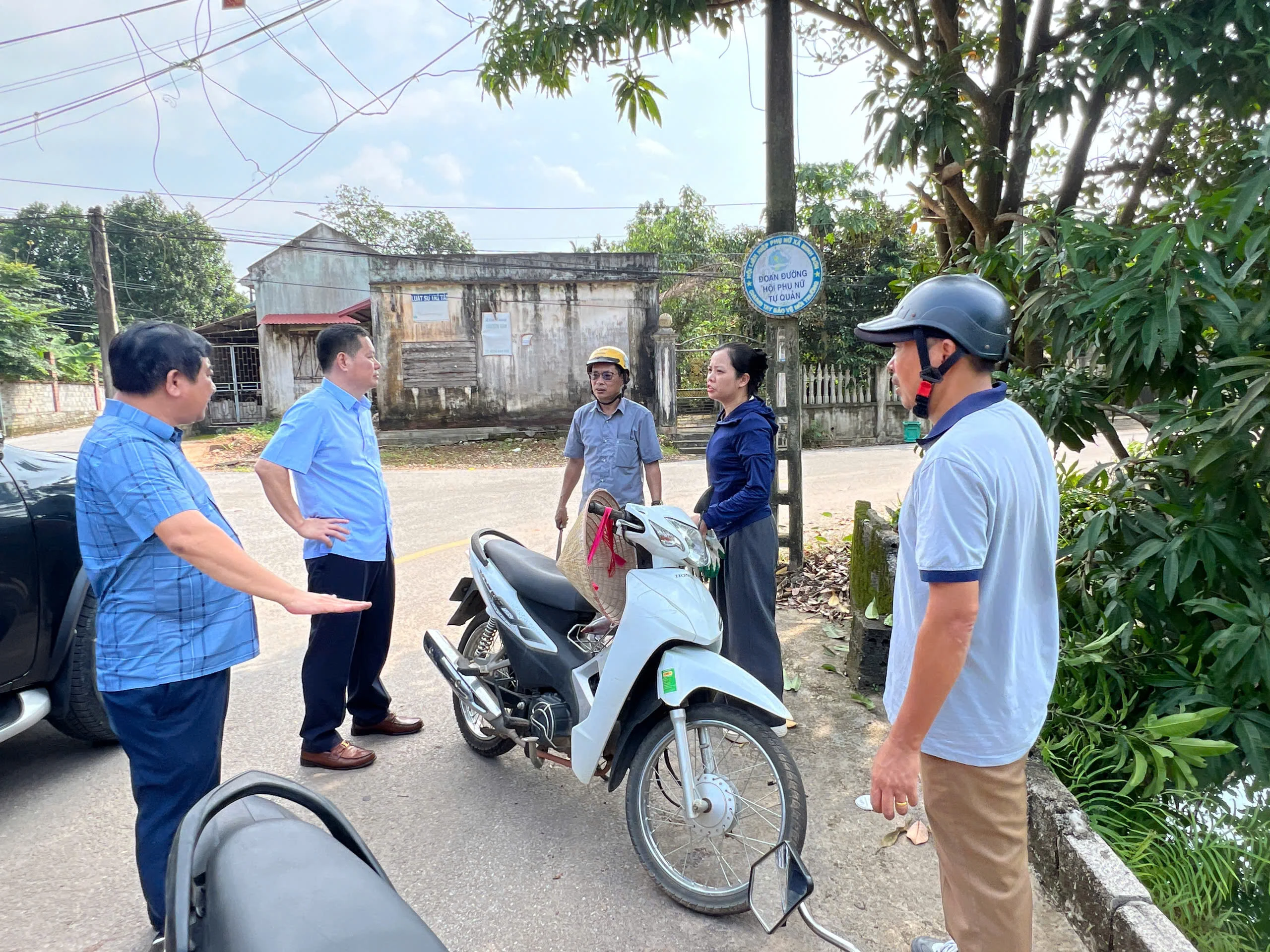 Xã Triệu Sơn đồng loạt ra quân tổng vệ sinh môi trường, khơi thông dòng chảy, khắc phục hậu quả sau mưa lũ