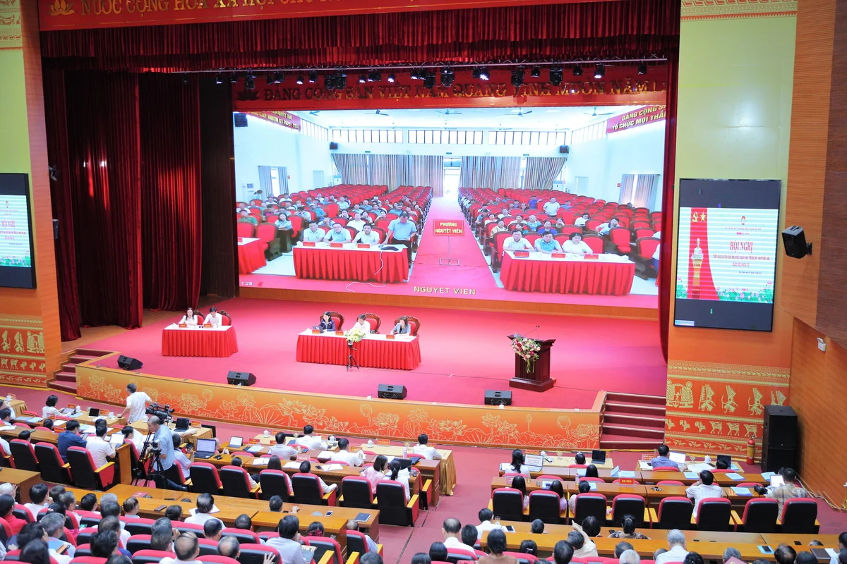 Phó Chủ tịch Quốc hội Nguyễn Doãn Anh tiếp xúc cử tri 8 phường tỉnh Thanh Hóa