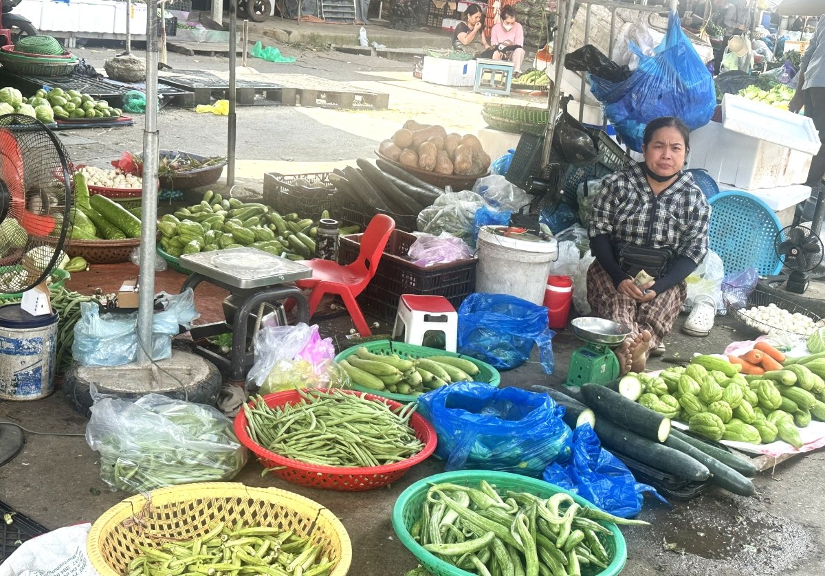 Nguồn cung rau xanh khan hiếm, người tiêu dùng linh hoạt điều chỉnh chi tiêu