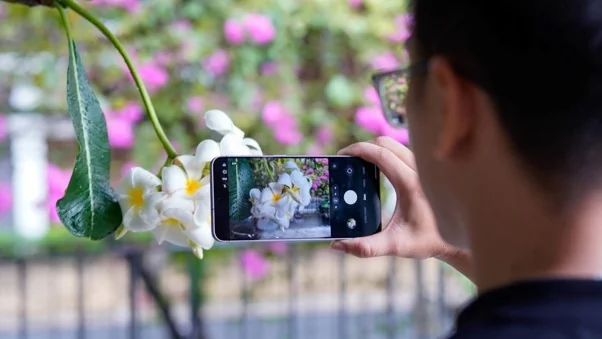 Samsung S26 FE với iPhone 16e: 1 mức giá, 2 định nghĩa phân khúc “flagship killer”