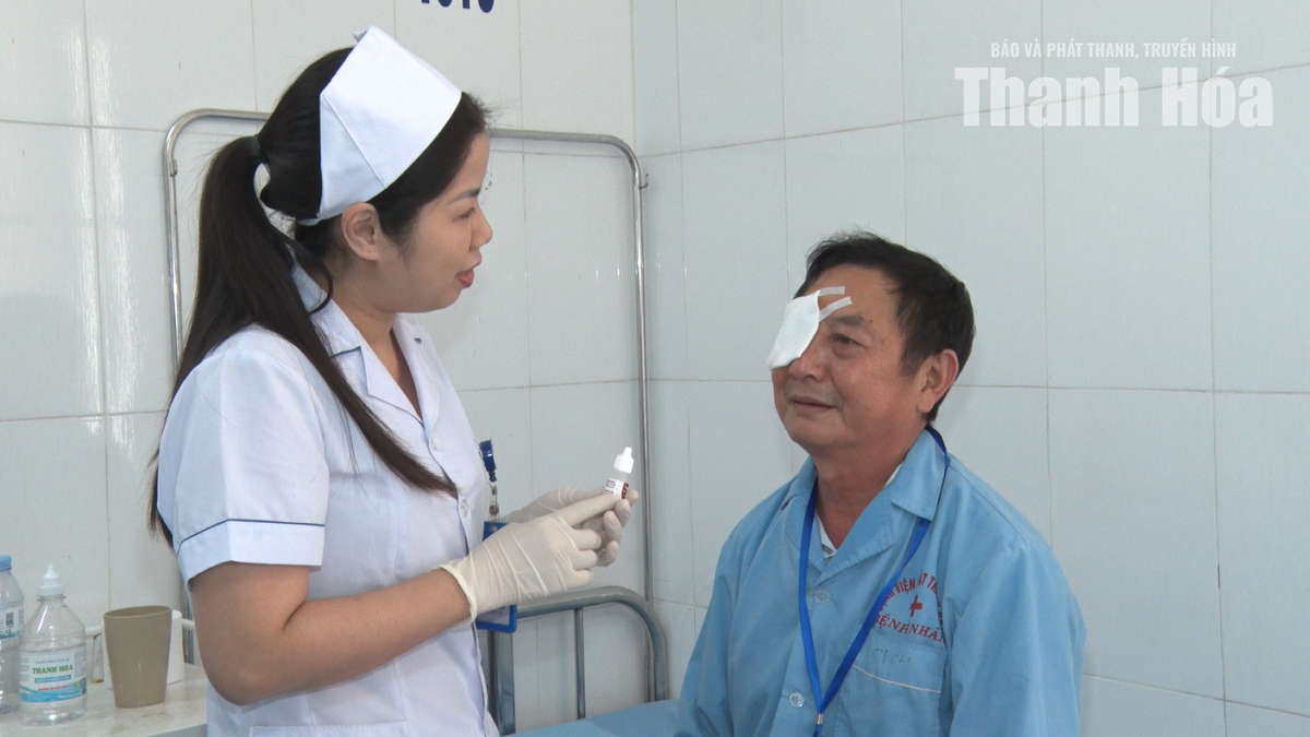 Chăm sóc sức khỏe đôi mắt cho người cao tuổi