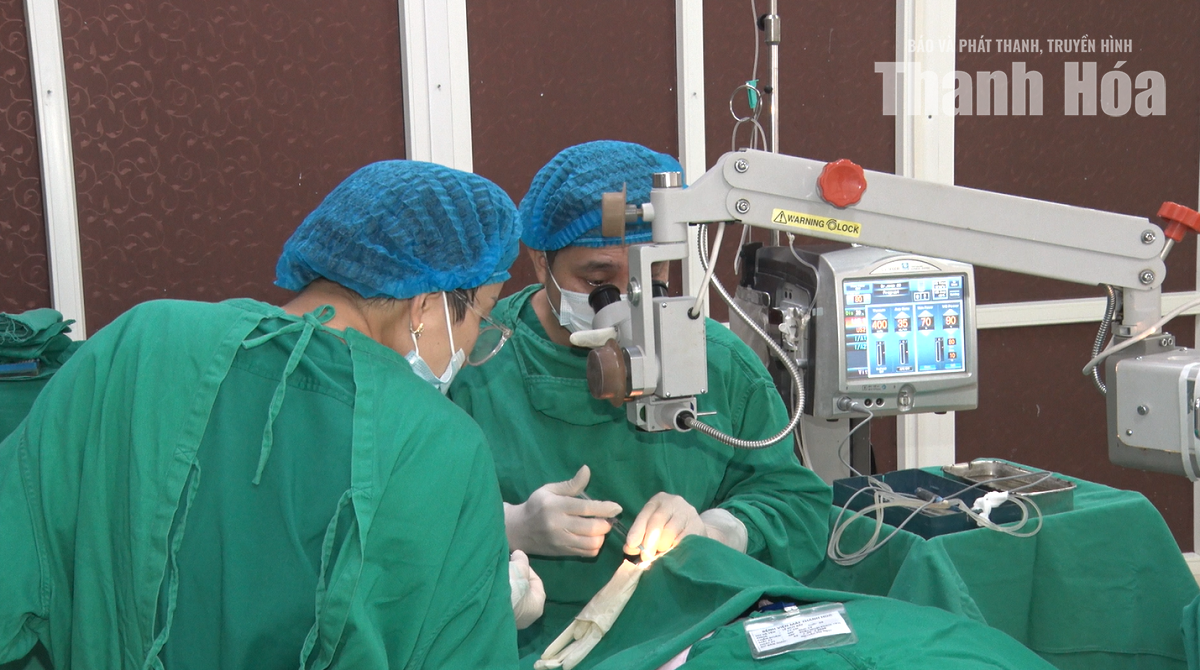 Chăm sóc sức khỏe đôi mắt cho người cao tuổi