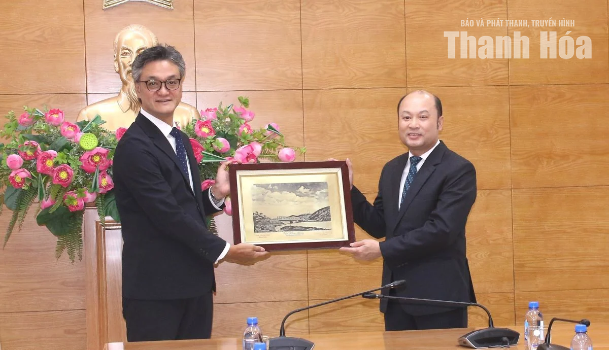 Phó Chủ tịch UBND tỉnh Cao Văn Cường làm việc với Công ty TNHH UNIQLO Việt Nam