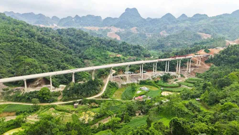 Mốc về đích tới gần, hàng loạt các dự án giao thông vẫn bị chậm tiến độ