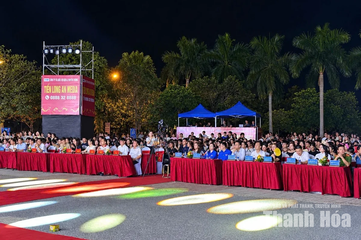 Rực rỡ sắc màu tuổi trẻ trong đêm nhạc “We are Students 2026”