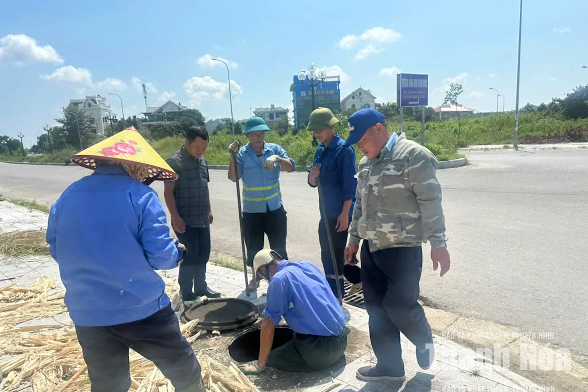 Khơi thông dòng chảy, chống ngập úng cục bộ trên địa bàn phường Hạc Thành
