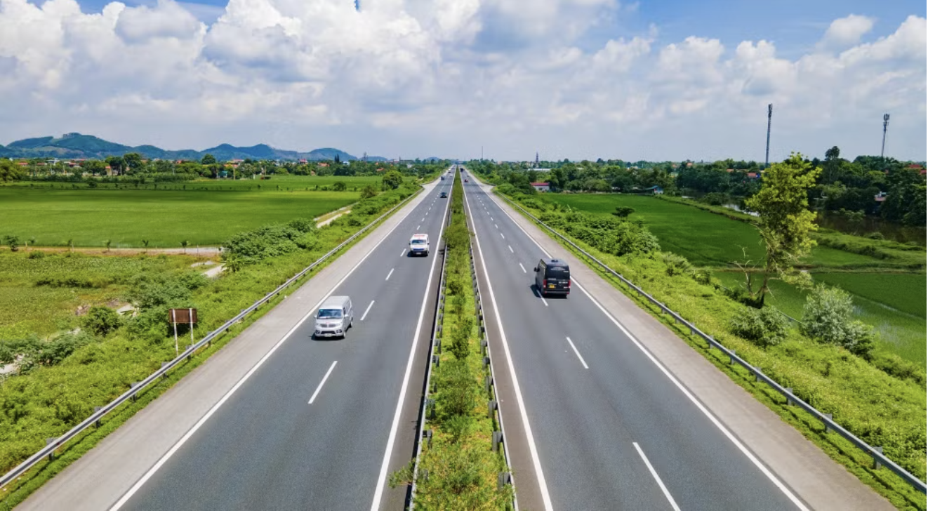 Xe chạy cao tốc có giảm mạnh vì lo ngại xử phạt lỗi khoảng cách an toàn?
