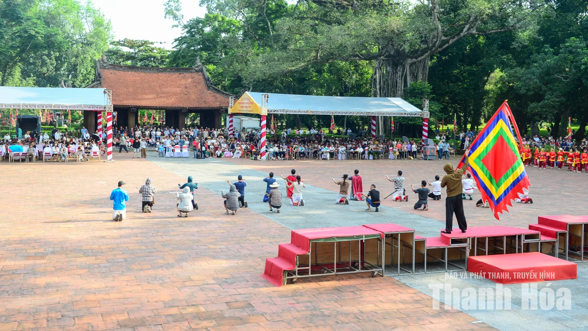 Rộn ràng bước chân trẩy hội Lam Kinh