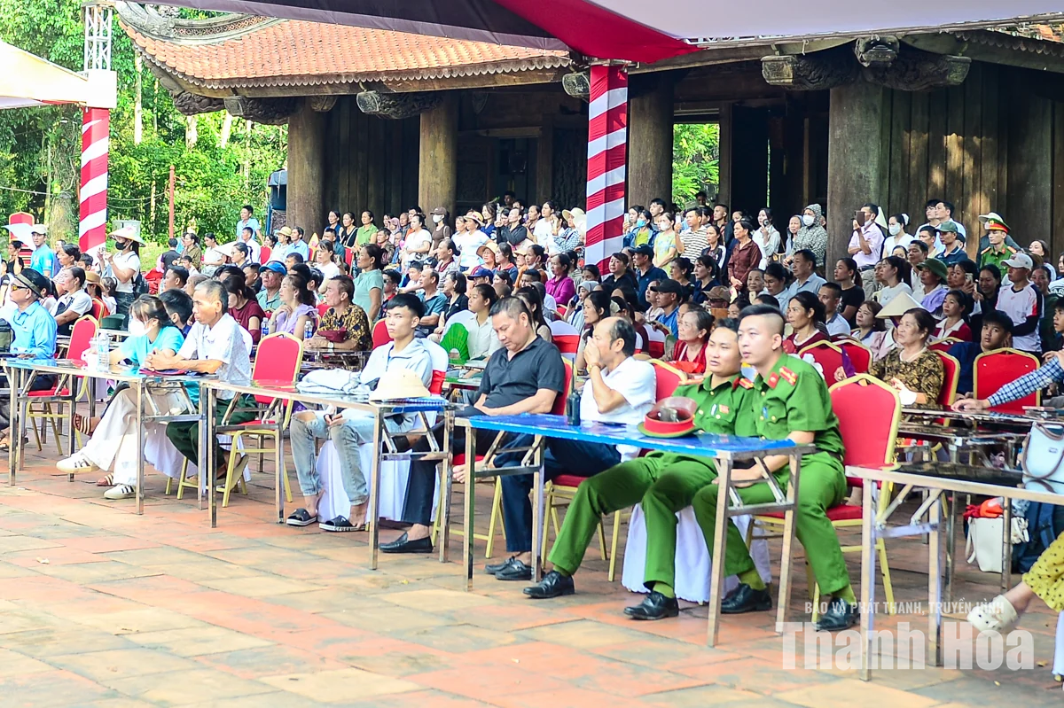 Rộn ràng bước chân trẩy hội Lam Kinh