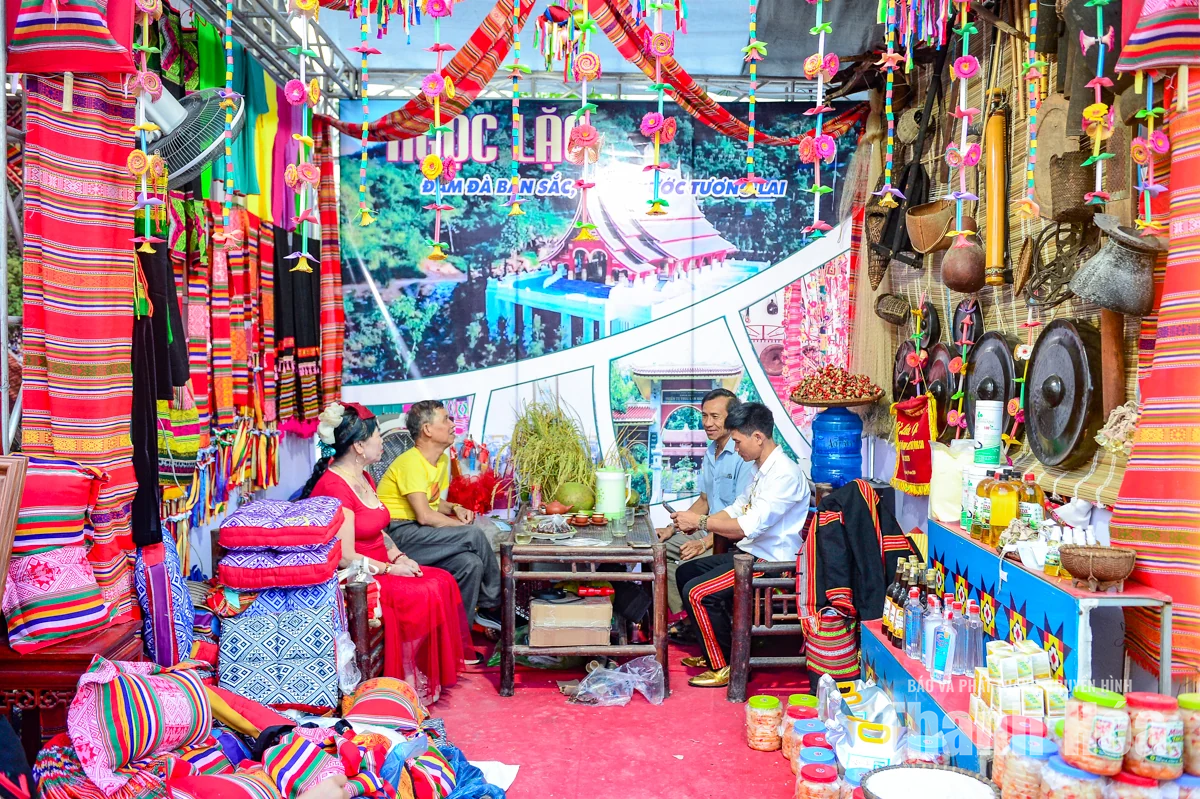 Sắc màu vùng cao hội tụ và lan tỏa tại Lễ hội Lam Kinh