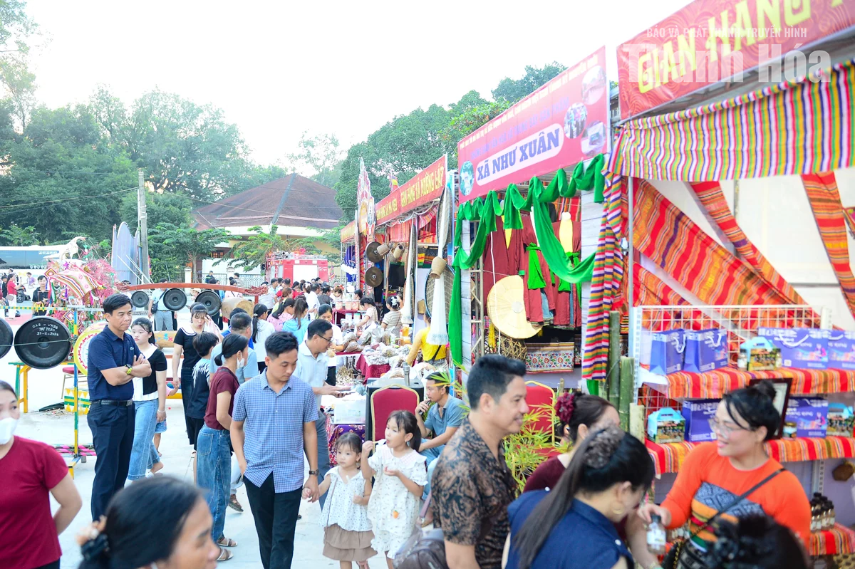 Sắc màu vùng cao hội tụ và lan tỏa tại Lễ hội Lam Kinh