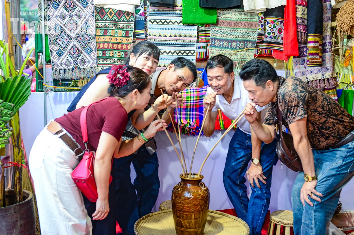 Sắc màu vùng cao hội tụ và lan tỏa tại Lễ hội Lam Kinh