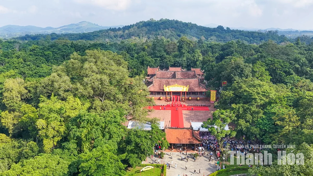 Hàng vạn du khách về Lam Kinh dự chính hội