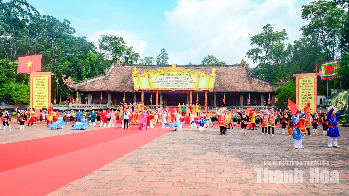 Hàng vạn du khách về Lam Kinh dự chính hội