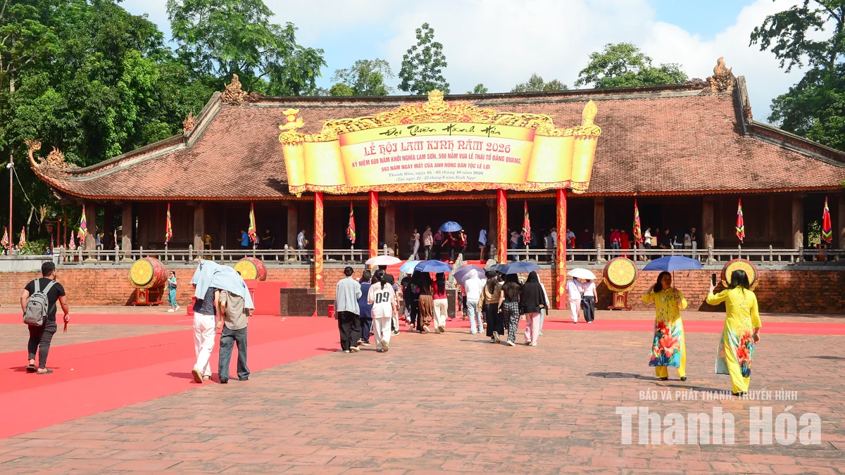 Hàng vạn du khách về Lam Kinh dự chính hội