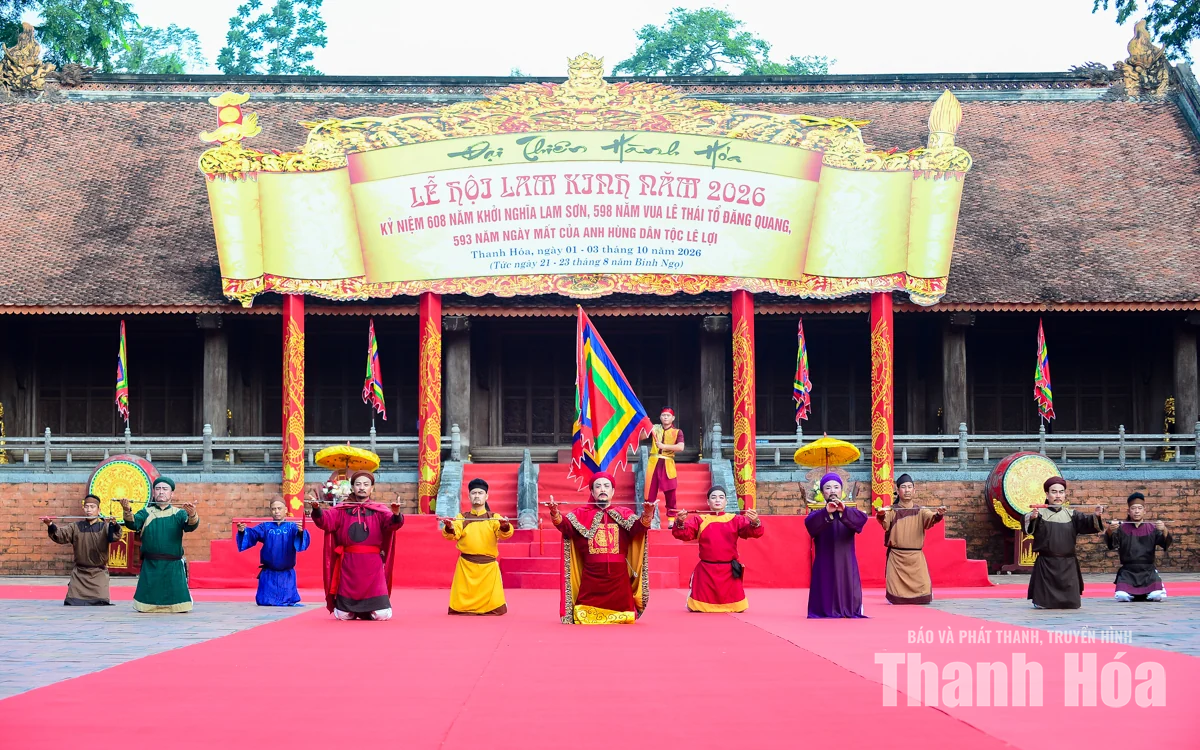 Hàng vạn du khách về Lam Kinh dự chính hội