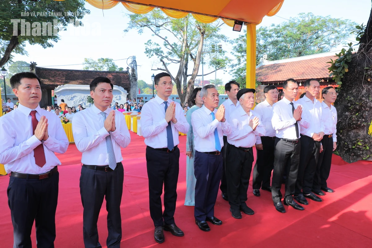 Thường trực Tỉnh ủy dâng hương tại Di tích lịch sử Quốc gia Thái miếu Nhà Hậu Lê